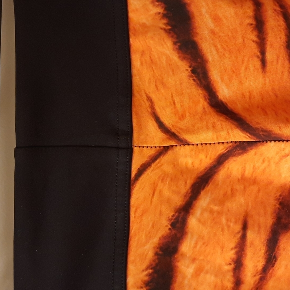 Blackmilk Tiger Stripe Crop Leggings - Picture 11 of 14
